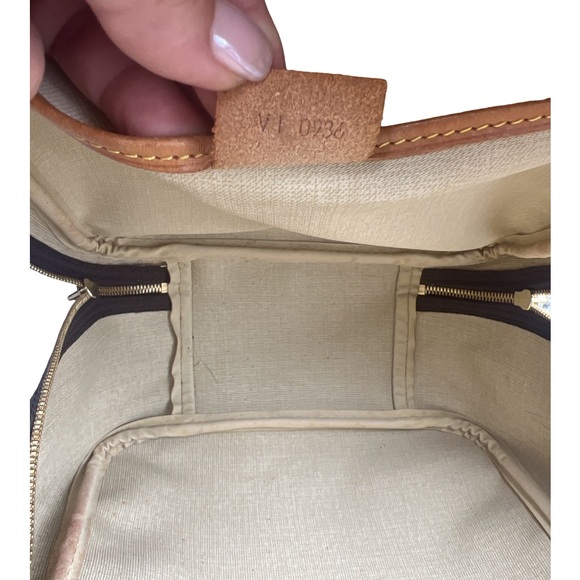 🔥🔥🔥LV Excursion gorgeous bag 🔥🔥🔥 - Picture 12 of 13